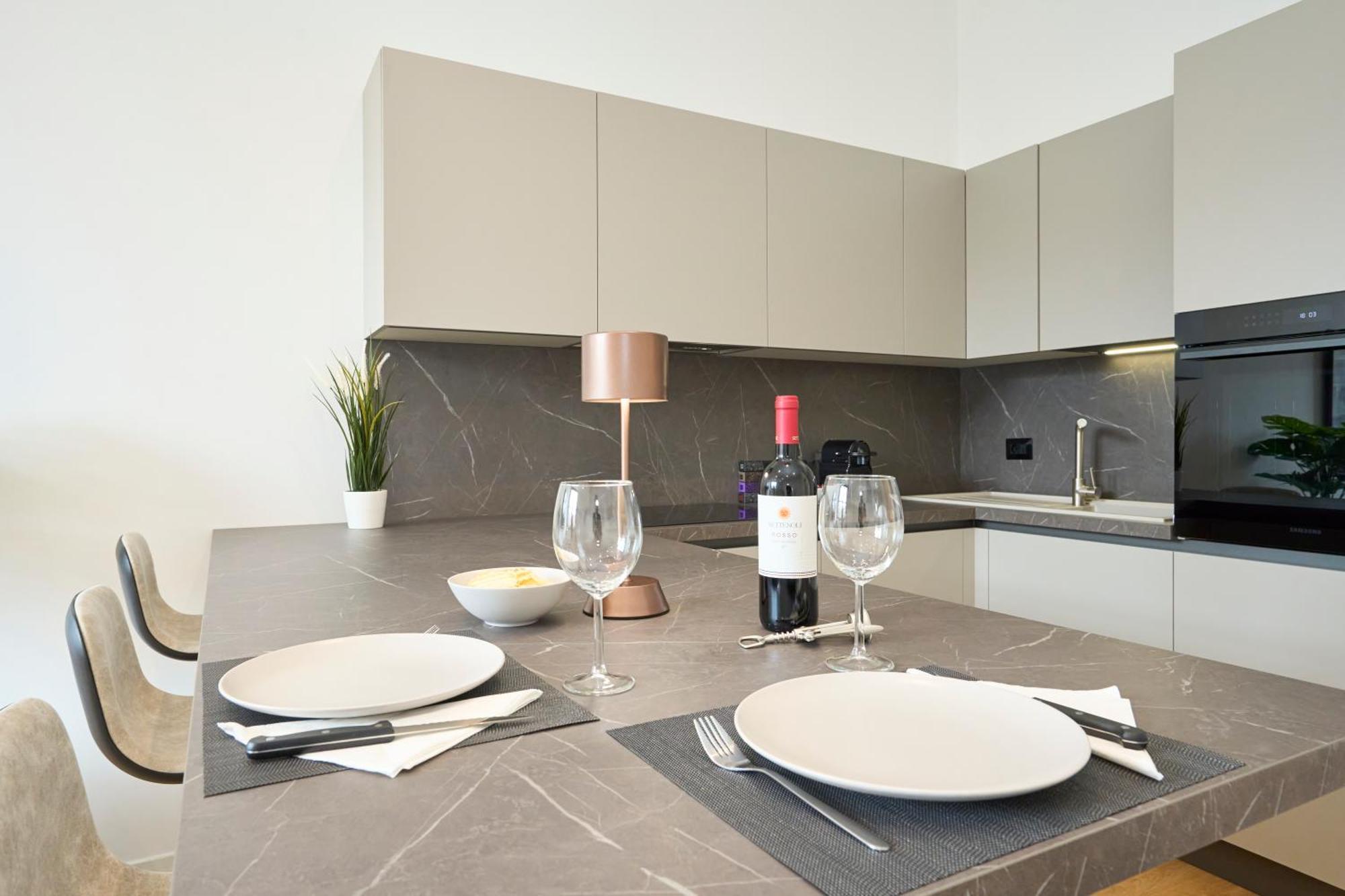Luxury Design Suite - 20 Minutes From Duomo-Navigli มิลาน ภายนอก รูปภาพ